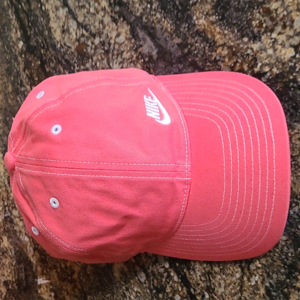 WOMENS NIKE BASEBALL HAT CAP